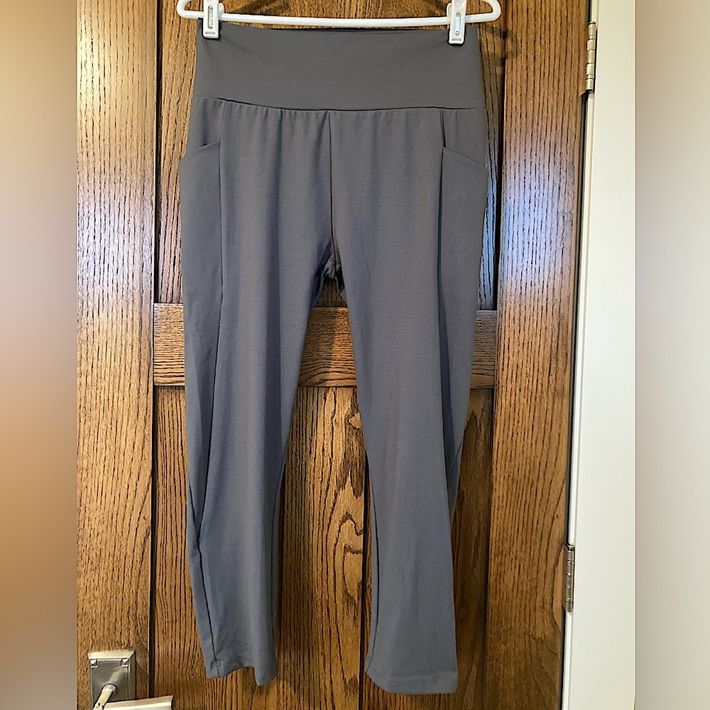 2/$15- Simply Vera Vera Wang Gray super soft leggings - Size Large